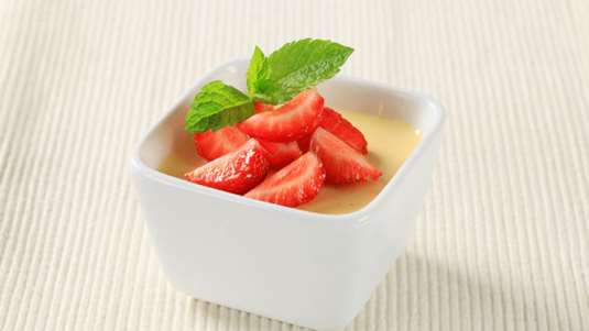 Επιδόρπιο γιαουρτιού με φράουλες